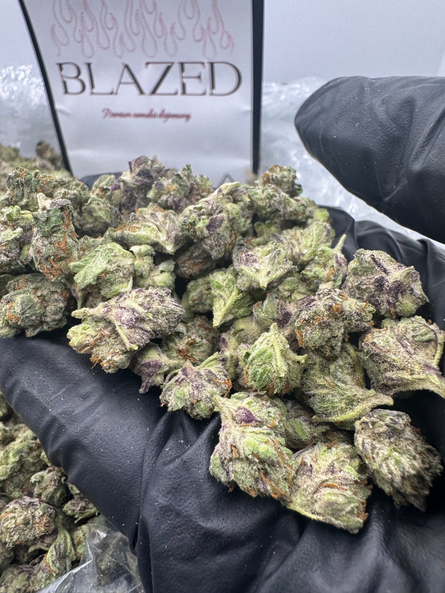 𝑾𝑯𝑰𝑻𝑬 𝑮𝑬𝑳𝑨𝑻𝑶 𝑺𝑴𝑨𝑳𝑳𝒁