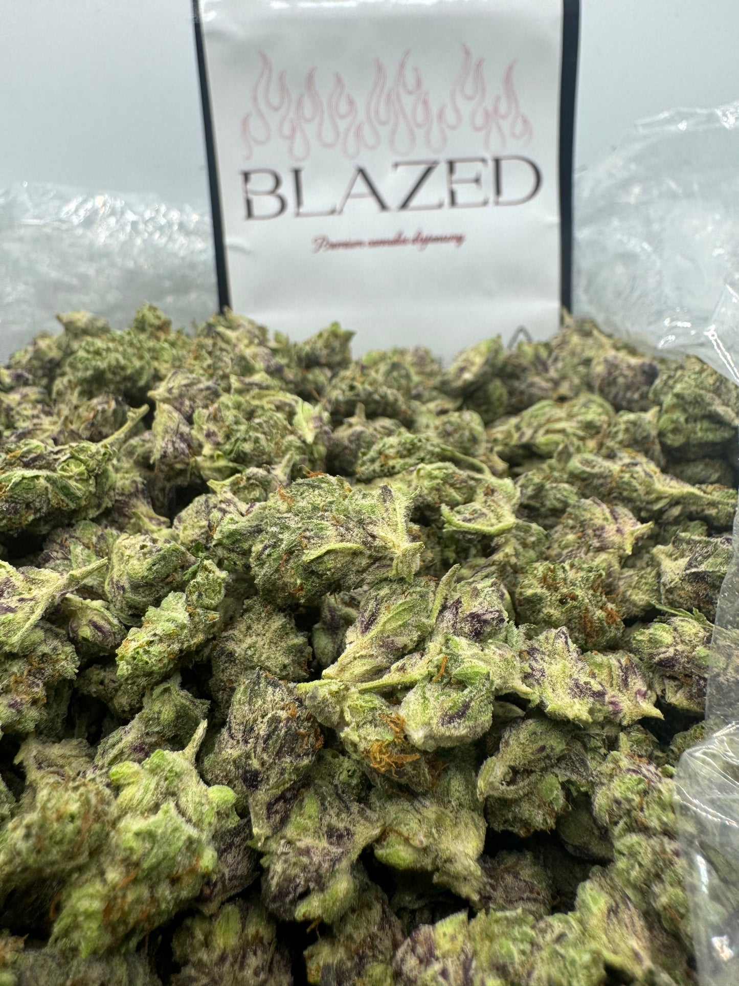 𝑾𝑯𝑰𝑻𝑬 𝑮𝑬𝑳𝑨𝑻𝑶 𝑺𝑴𝑨𝑳𝑳𝒁